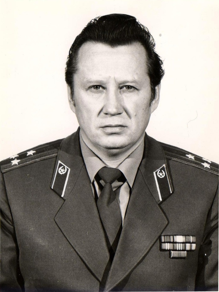 Спасатели в Карелии поздравили с юбилеем патриарха пожарной охраны