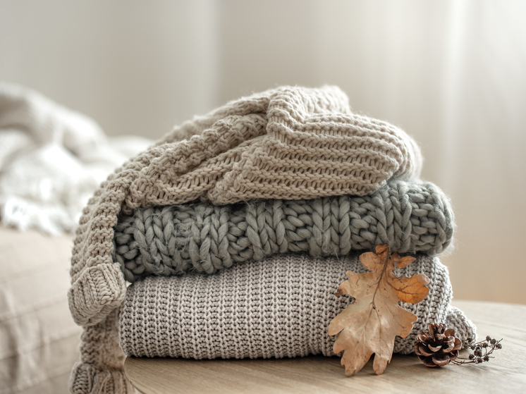 Жителей Петрозаводска просят принести ненужные теплые вещи для обездоленных