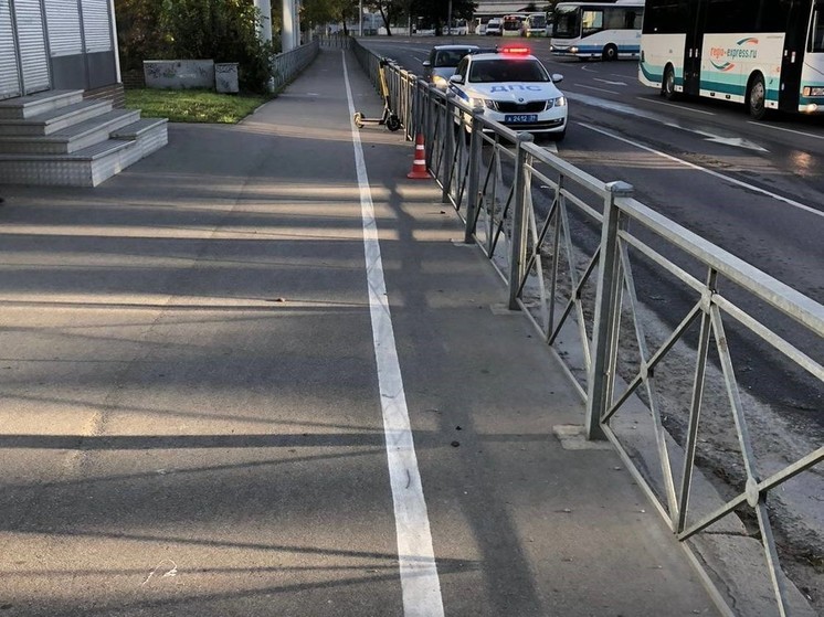 В Калининграде после аварии госпитализировали самокатчика