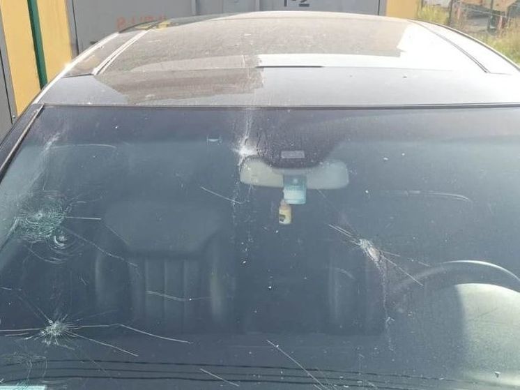 В Чехове хулиганы кидают из окон камни на припаркованные автомобили