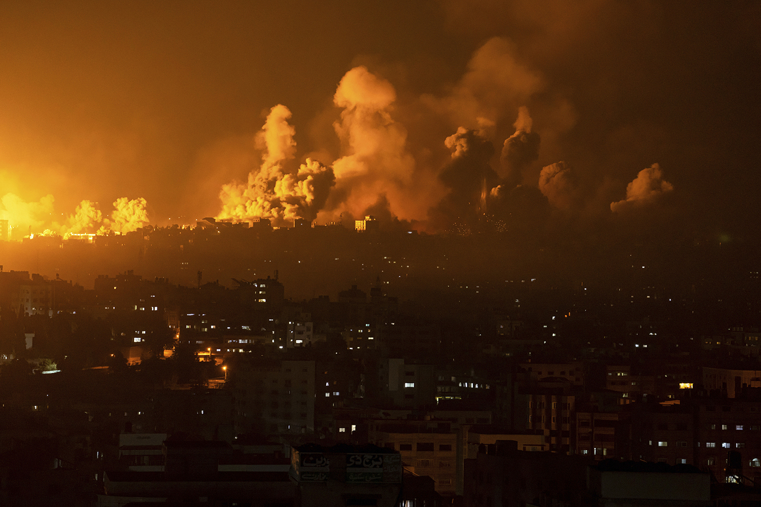 Жуткие кадры обострения палестино-израильского конфликта: разрушенные мечети, танковые колонны, ракеты