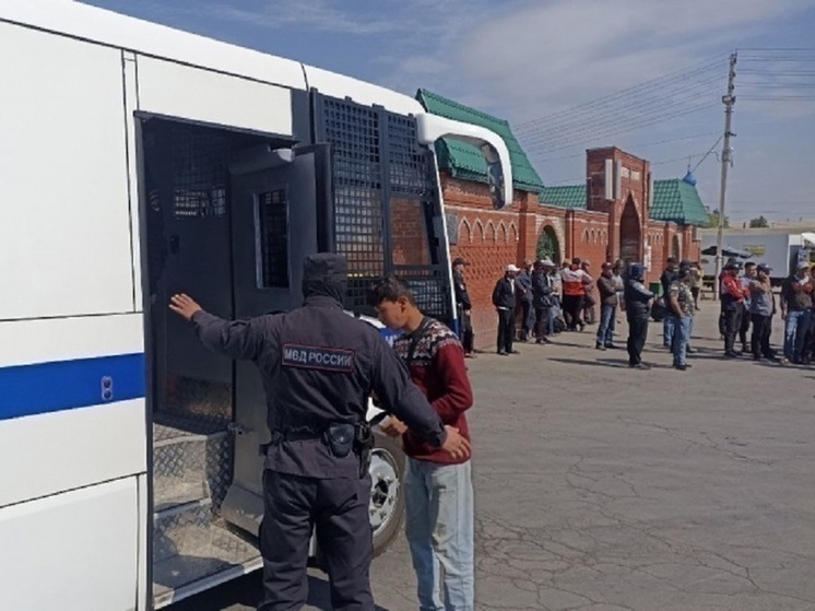 В Новосибирске за неделю за пределы России выдворили 33 нелегальных мигранта