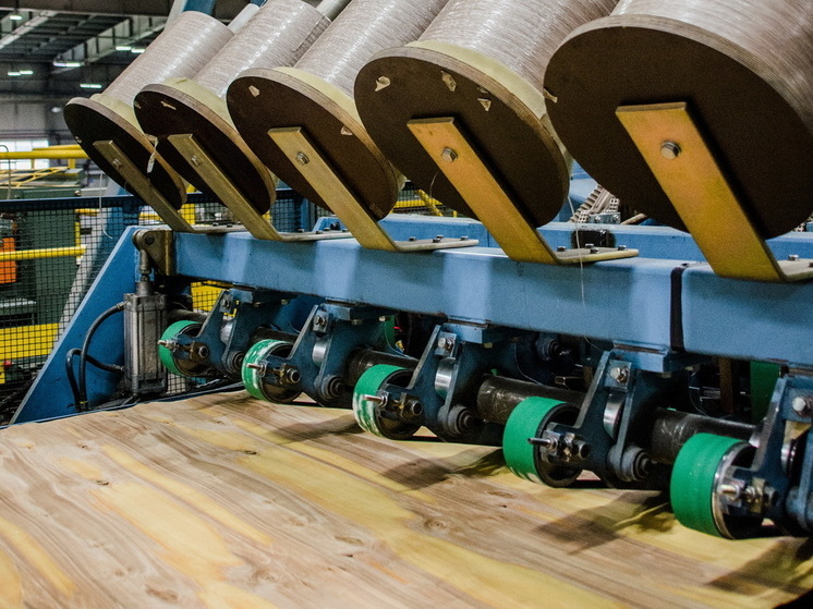 Segezha Group запустила на Вятском фанерном комбинате новый автоматический деревообрабатывающий центр
