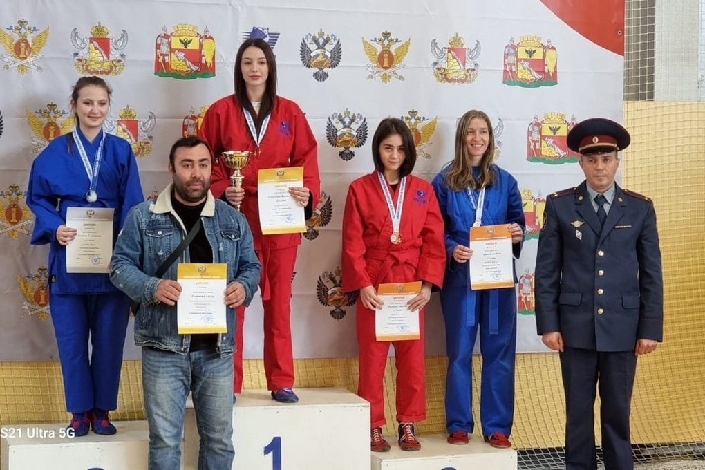 Костромские бой-бабоньки взяли два «золота» на чемпионате России по универсальному бою