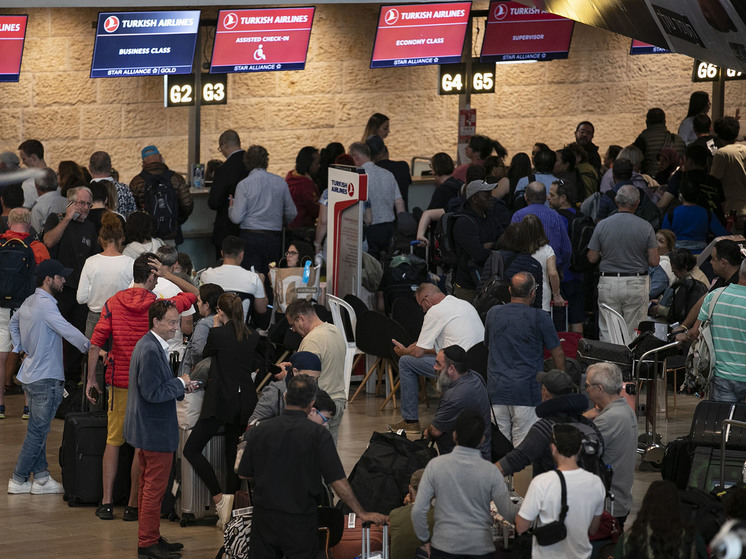 В аэропорту «Бен-Гурион» у пассажиров сдали нервы - МК