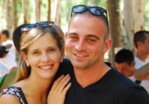 Израильские СМИ рассказали душераздирающую историю супругов Адара и Итай Бердичевских, граждан Израиля, которые во время атаки террористов ХАМАС сумели спасти своих десятимесячных близнецов, но сами погибли