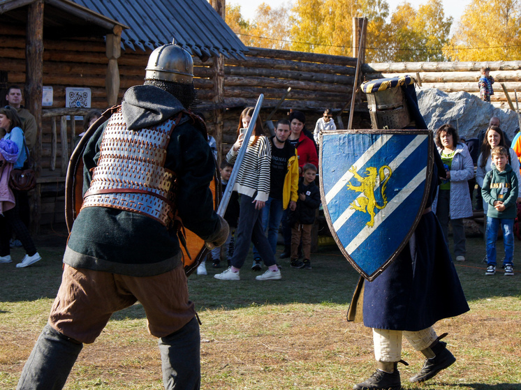 Шашки наголо, мечи наперевес: в Новоалтайске прошел фестиваль исторической реконструкции