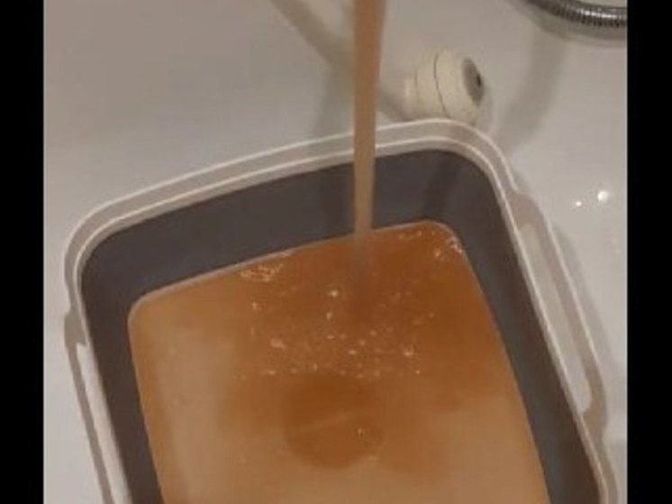 Хабаровчане массово жалуются на ржавую воду