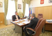 Губернатор провел встречу с главой Аяно-Майского района