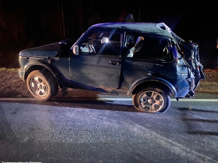 Двух пострадавших достали из разбитой машины в Карелии