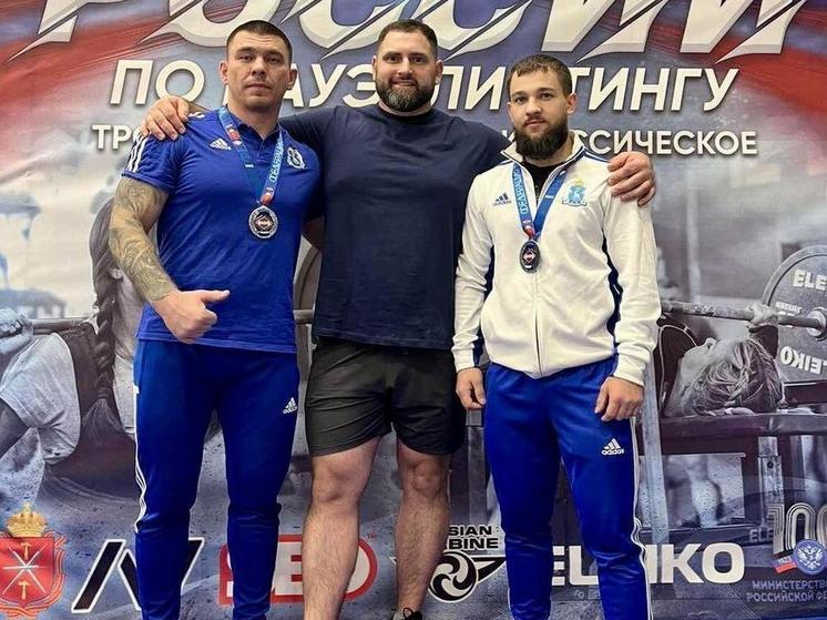 Силачи с Ямала завоевали золото и бронзу Кубка России по пауэрлифтингу