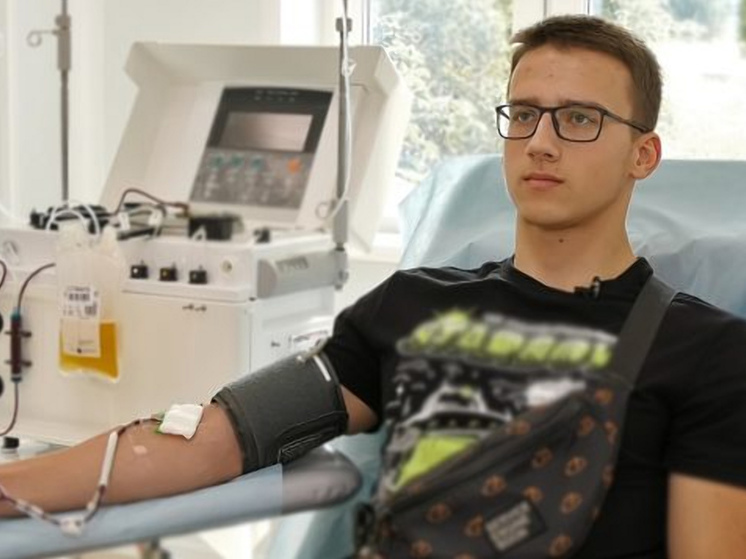 Саратовский студент стал самым молодым почетным донором в стране