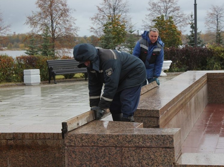 В Ярославле начали зимнюю консервацию фонтанов