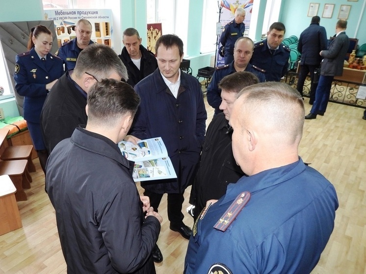 В исправительную колонию № 2 Сафоновского района прибыли смоленские чиновники