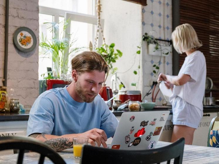 Депутат Хамзаев предложил запретить релокантам работать на госслужбе