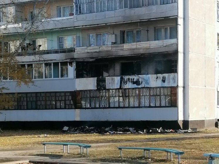 40 человек эвакуировали из-за пожара на балконе дома в Краснокаменске