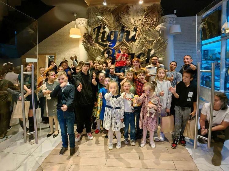 Воспитанникам детских домов Ставрополя устроили благотворительный ужин с подарками