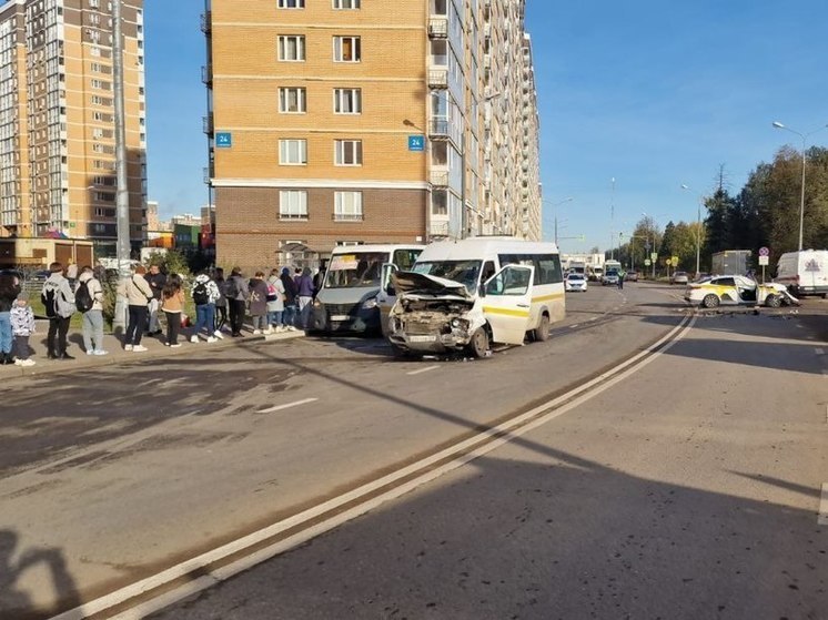 Названо число пострадавших в ДТП при столкновении такси и маршрутки в Люберцах