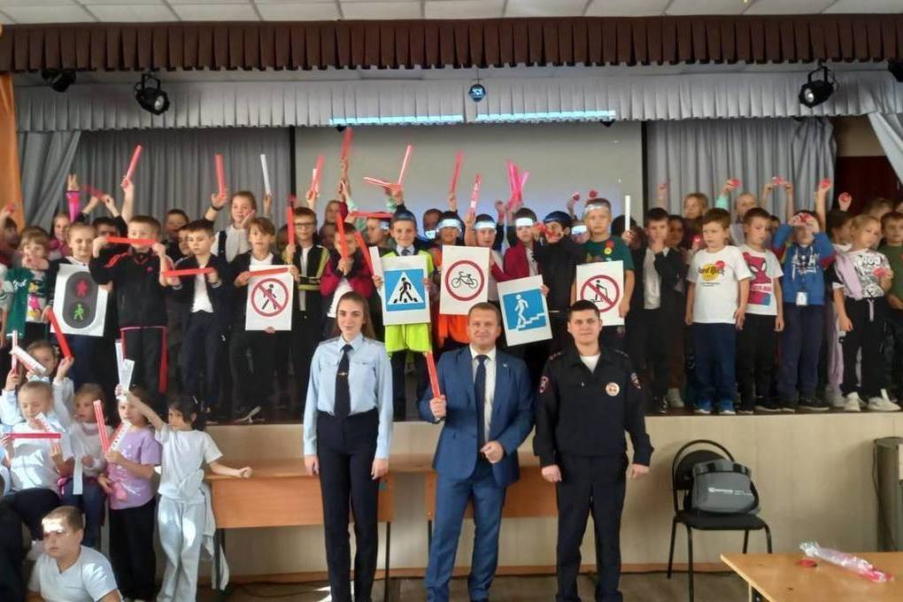 Сотрудники ГИБДД провели занятие для второклассников школы №55 в Рязани