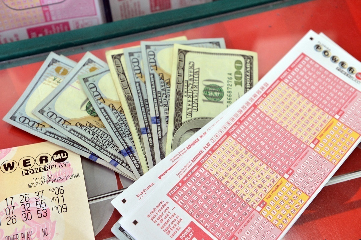 An American won $1.76 billion in the lottery