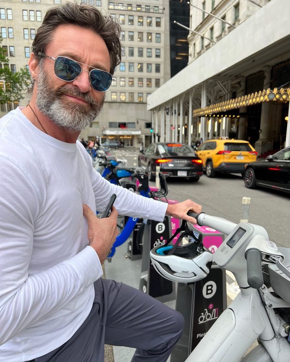 Hugh Jackman на мотоцикле