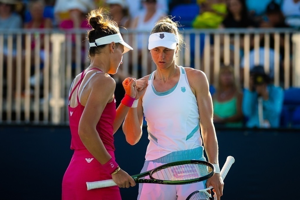 Кудерметова и Самсонова выиграли в четвертьфинальном матче в Чжэнчжоу