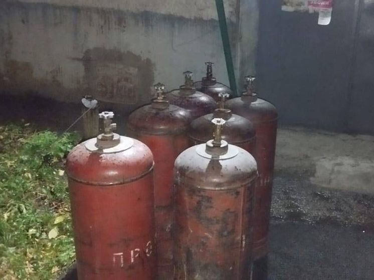 В Барнауле жителей многоэтажки напугали газовые баллоны