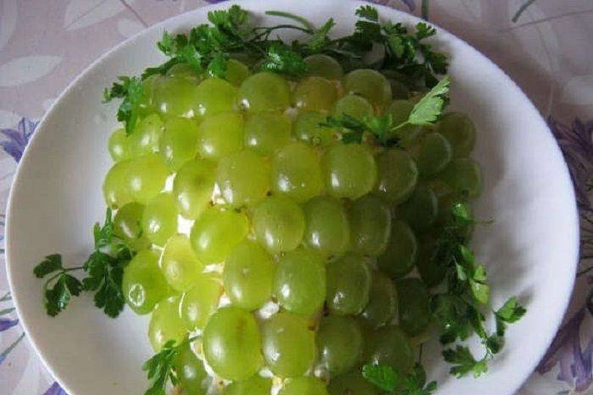 салат виноград фото