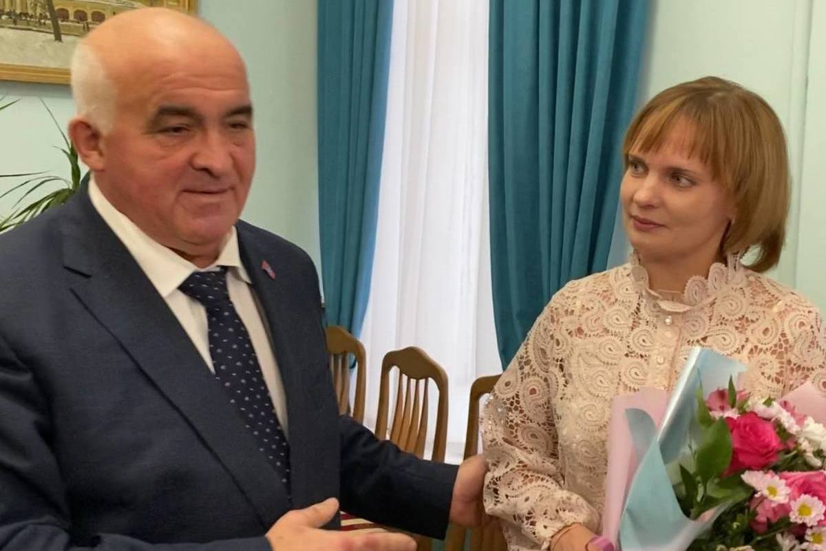 Костромской губернатор вручил медаль «Материнская слава» редактору «Солигаличских вестей»