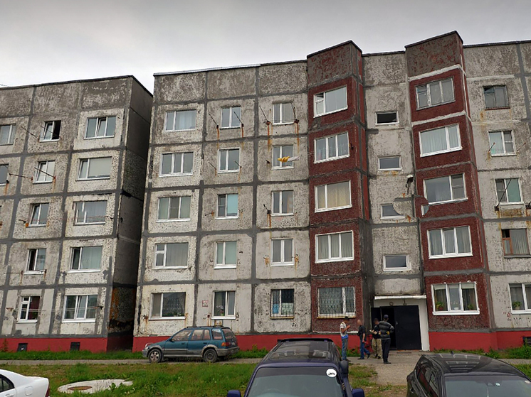 Житель Камчатки скончался после падения с пятого этажа