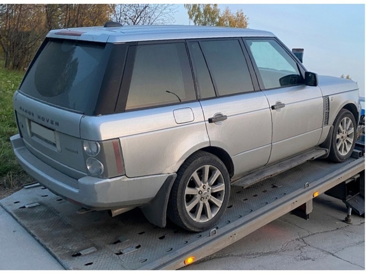 Житель Новосибирска едва не лишился Land Rover из-за долга в полмиллиона