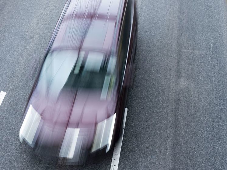 Скончались водитель и пассажир авто, врезавшегося в бетонный блок на МКАД