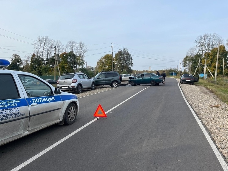 При столкновении трёх авто на орловской трассе травмировались три человека