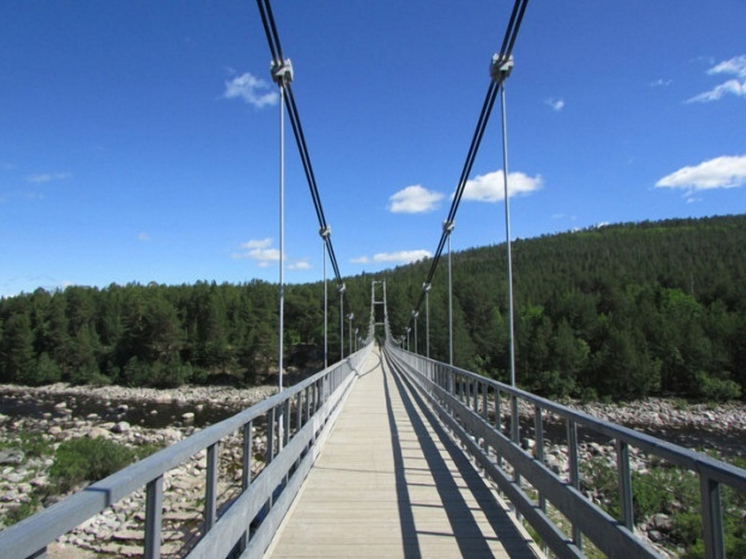 В Кандалакше могут отремонтировать подвесной мост через реку Нива
