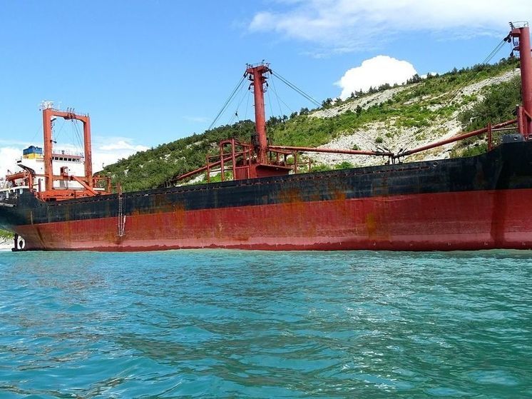 Сухогруз с украинским зерном столкнулся с шедшим из России судном