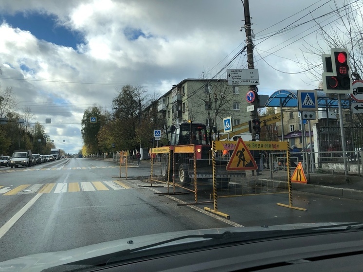 В Московском районе Твери из-за ремонтных работ собралась пробка