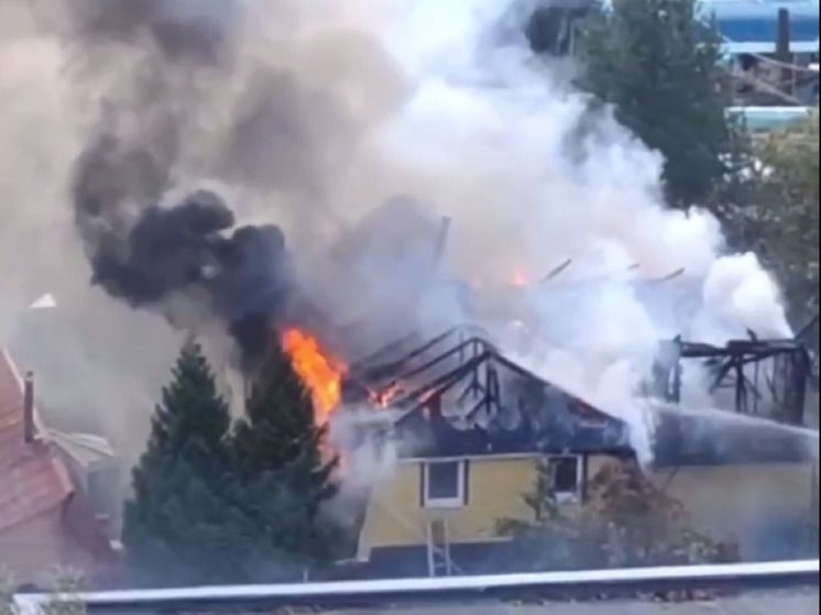 Жилой дом сгорел в Химках