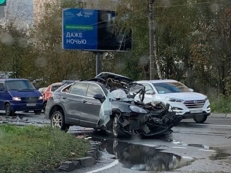 Автомобиль влетел под фуру в Ногинске