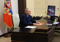 Владимир Путин заявил журналистам в Бишкеке, что указ об обязательной продаже валютной выручки является результатом совместной работы и договорённостей правительства и Центробанка