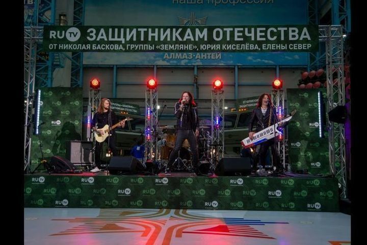 Stars of the Russian music channel RU.TV take part in the purchase of equipment for the needs of the Northern Military District and hold concerts in workshops for factory workers
