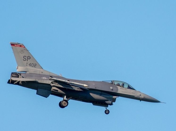 Politico: пилоты ВСУ начнут тренировки на F-16 в США на следующей неделе