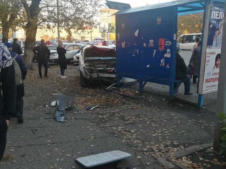 В Барнауле возбудили уголовное дело из-за ДТП, где пострадали люди на остановке