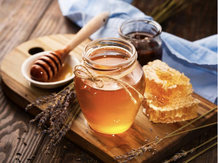 Дипломатов будут угощать медом с заминированных полей