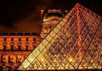 Музей Лувр (Париж) принял решение закрыть вход для посетителей в субботу, 14 октября, по соображениям безопасности