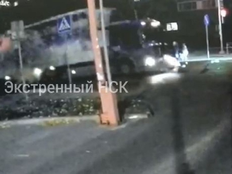 В Новосибирске опубликовано видео смертельного ДТП с фурой на улице Дуси Ковальчук