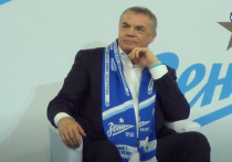 Председатель правления петербургской команды «Зенит» Александр Медведев рассказал о трансферной политике клуба. По его словам, для успеха необходимо иметь как минимум два сильных игрока на каждой позиции.