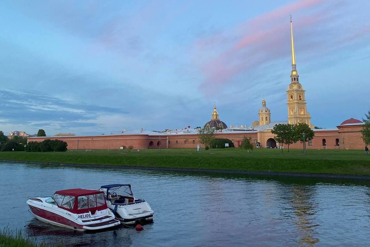 Яхты у Петропавловской крепости