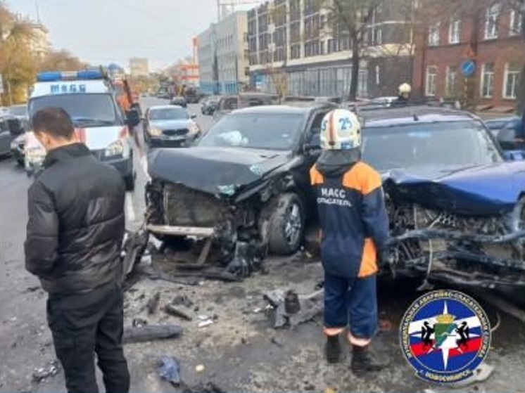 Спасатели показали видео с последствиями массового ДТП на Фабричной в Новосибирске