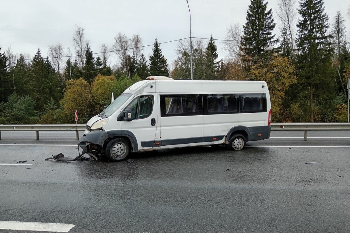 Попавший в ДТП микроавтобус в Калуге вез детей в Обнинск