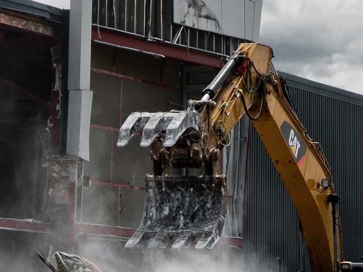 В Смоленске на улице Ломоносова уберут столбики, ограничивающие парковку